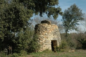 une capitelle à Souvignargues dans le Gard une cabane en pierre sèche de Souvignargues dite "capitelle"