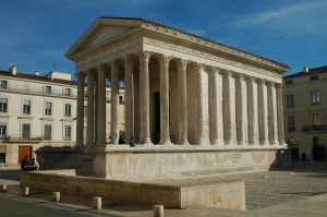 la maison carrée de Nimes à 25 km des Gîtes 